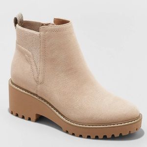 Universal Thread 5 1/2 W boots